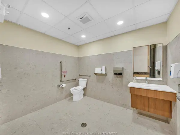 11646 TECUMSEH Road #500, Windsor, ON N8N 1L7
