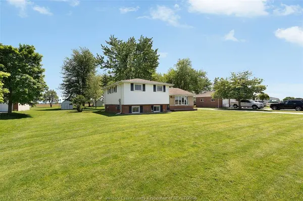 15527 COUNTY RD 8, Essex, ON N0R 1L0