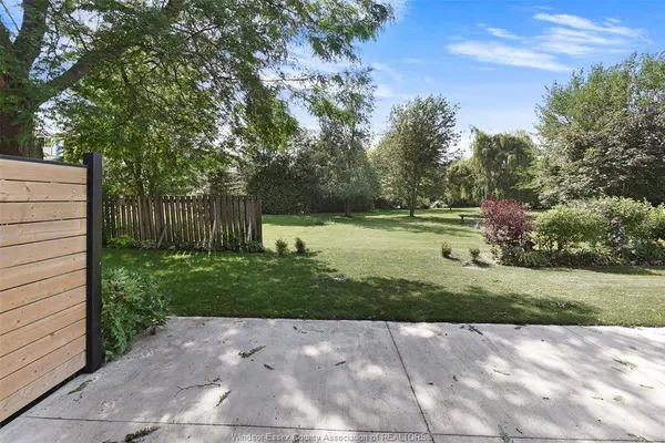 19 MALIBU Drive, Leamington, ON N8H 5G4