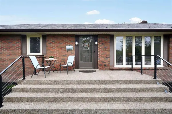 825 MORTON Drive, Lasalle, ON N9J 3V3