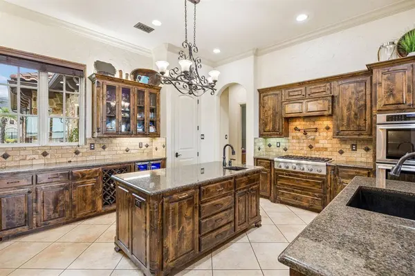 6212 Lakeside Drive, Fort Worth, TX 76179