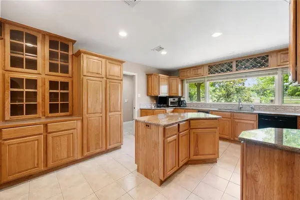 1328 Bear Creek Road, Cedar Hill, TX 75104