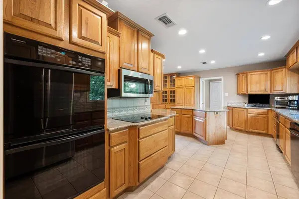 1328 Bear Creek Road, Cedar Hill, TX 75104