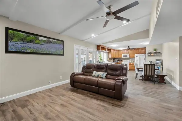 329 E Crossland Boulevard, Grand Prairie, TX 75052