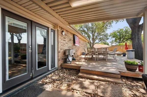 329 E Crossland Boulevard, Grand Prairie, TX 75052