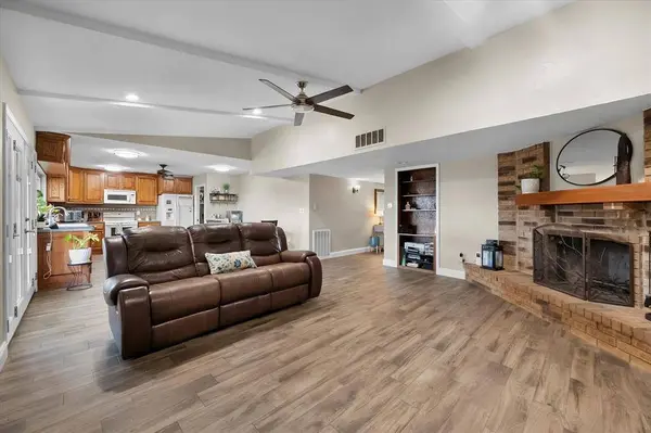 329 E Crossland Boulevard, Grand Prairie, TX 75052