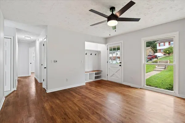 329 S WINCHESTER AVE, Waynesboro, VA 22980