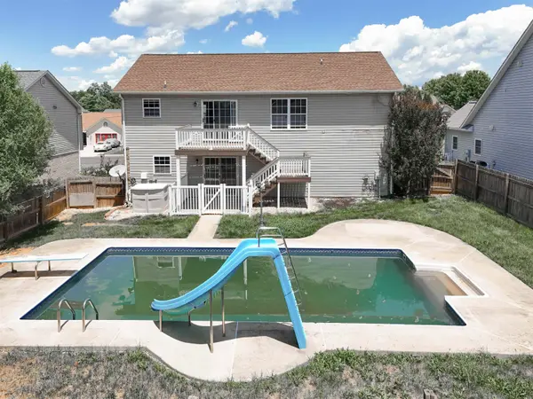 2408 MONROE ST, Waynesboro, VA 22980