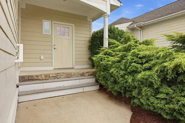 26 WINDGATE CIR #104, Fishersville, VA 22939