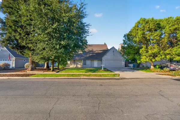 4129 W Regency AVE, Fresno, CA 93722