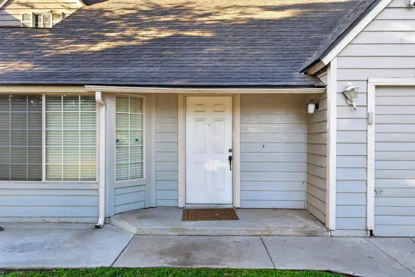 4129 W Regency AVE, Fresno, CA 93722