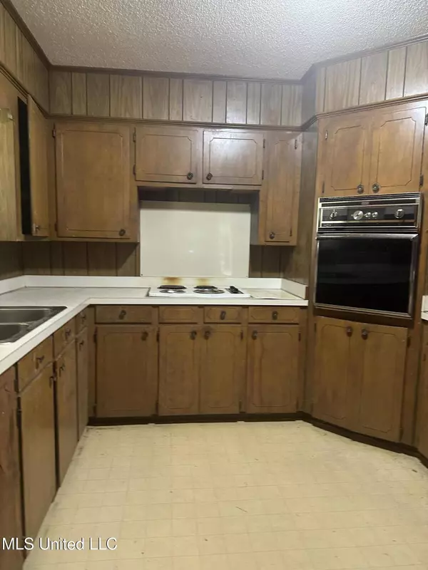 176 Crossroads Road, Lucedale, MS 39452