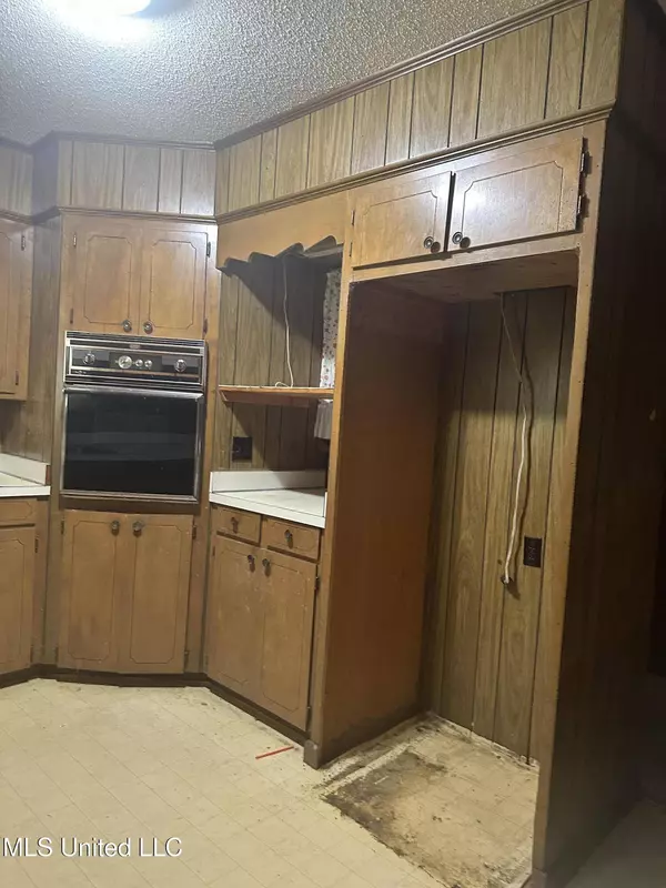 176 Crossroads Road, Lucedale, MS 39452