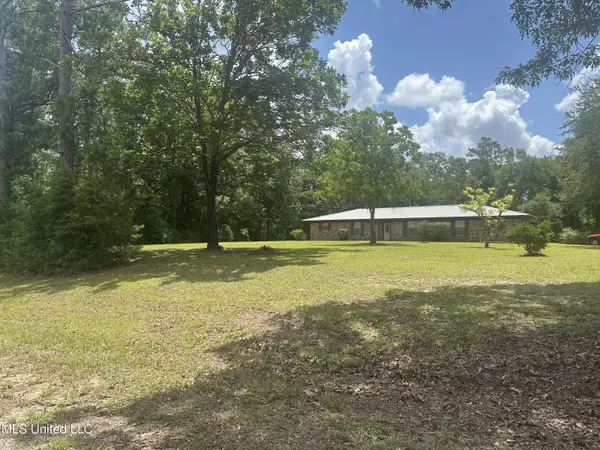 176 Crossroads Road, Lucedale, MS 39452