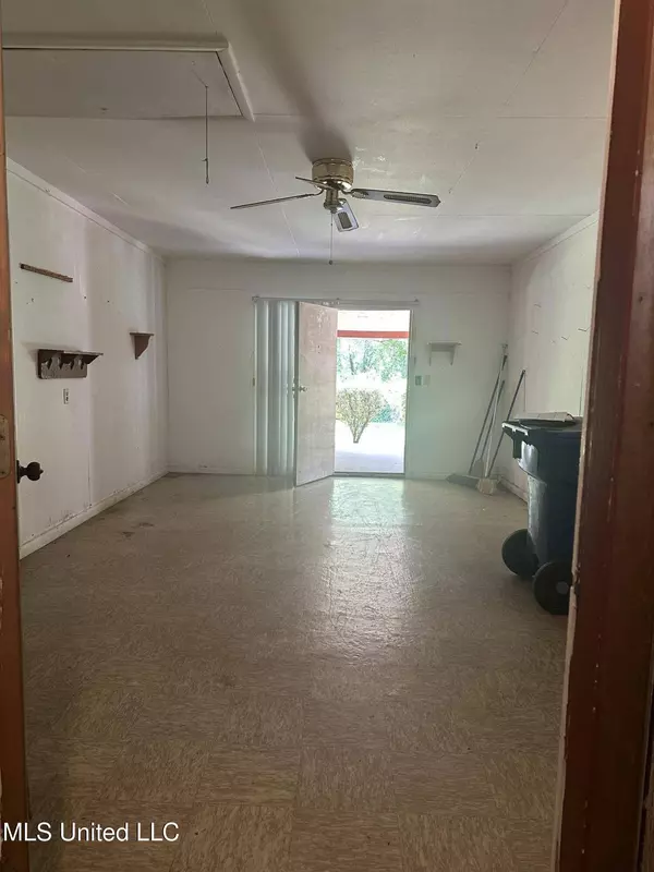 176 Crossroads Road, Lucedale, MS 39452