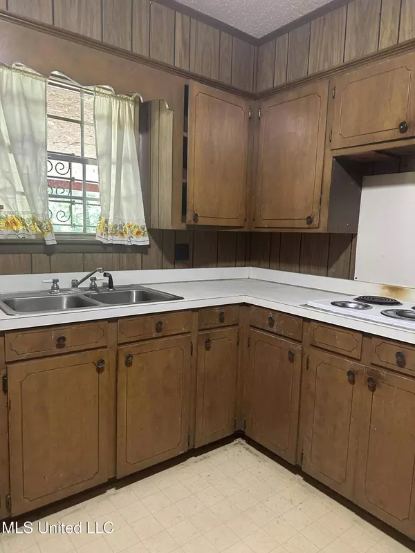 176 Crossroads Road, Lucedale, MS 39452