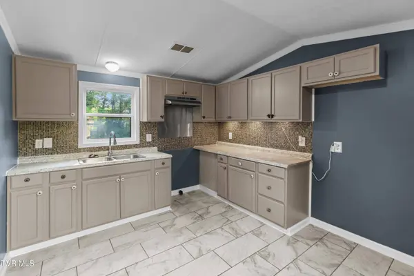 317 Berry Rd RD, Bulls Gap, TN 37711