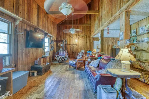 385 Sulphur Springs RD, Rogersville, TN 37857