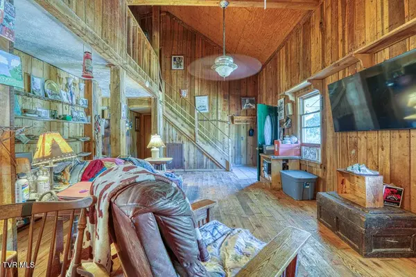 385 Sulphur Springs RD, Rogersville, TN 37857