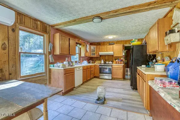 385 Sulphur Springs RD, Rogersville, TN 37857