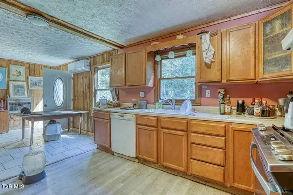 385 Sulphur Springs RD, Rogersville, TN 37857