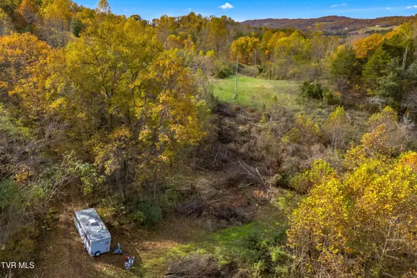 853 Twin Ponds LN, Thorn Hill, TN 37881