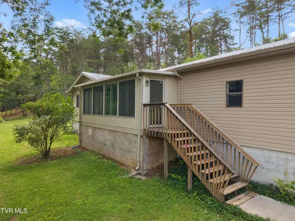 1689 Mccleary Bend, Sevierville, TN 37876