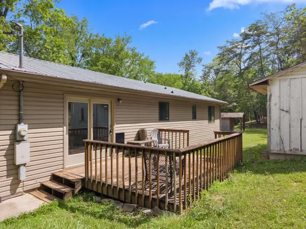 1689 McCleary Bend RD, Sevierville, TN 37876