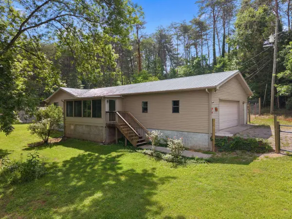 1689 McCleary Bend RD, Sevierville, TN 37876