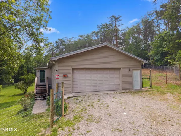1689 Mccleary Bend, Sevierville, TN 37876