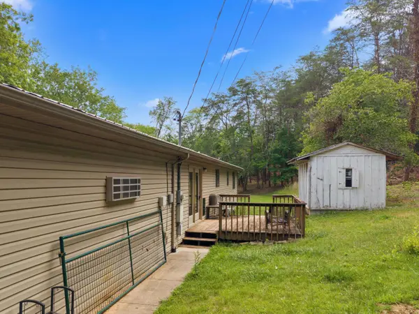 1689 McCleary Bend RD, Sevierville, TN 37876