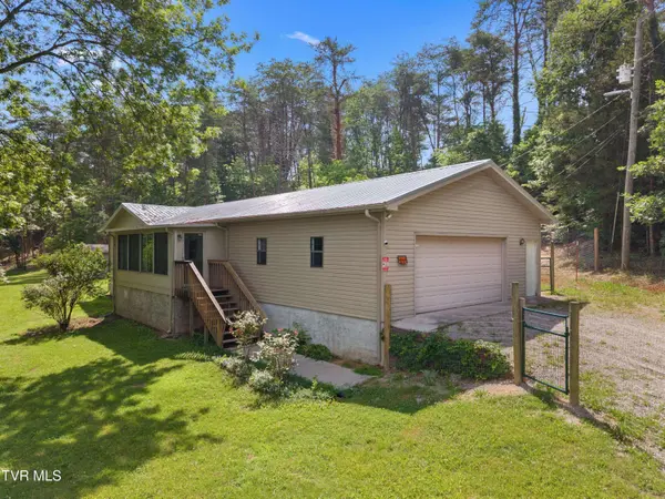 1689 Mccleary Bend, Sevierville, TN 37876