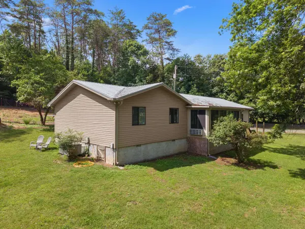 1689 McCleary Bend RD, Sevierville, TN 37876