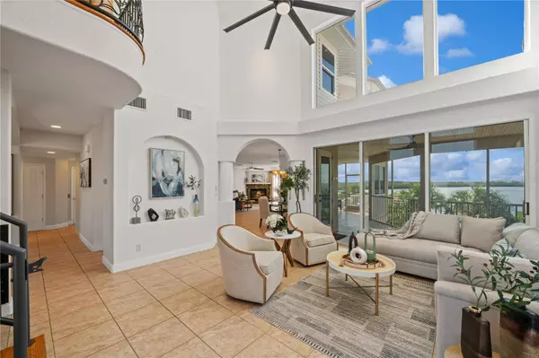 1661 SEA BREEZE DR, Tarpon Springs, FL 34689