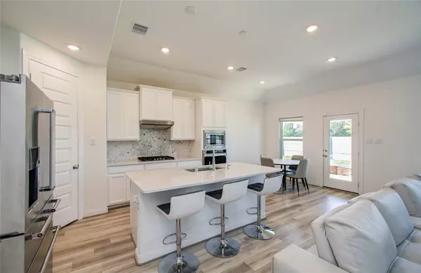 2816 Oakheath Crest Court, Pearland, TX 77089