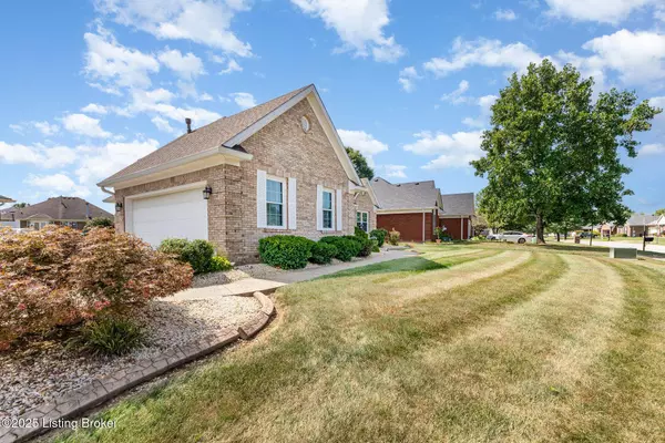 5027 Hunters Point Cir, Louisville, KY 40216