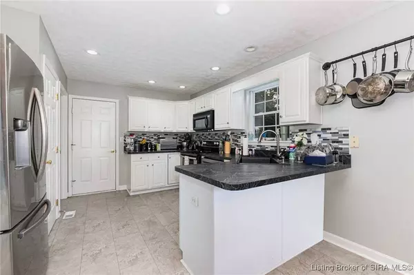 4106 Andrew DR, Floyds Knobs, IN 47119