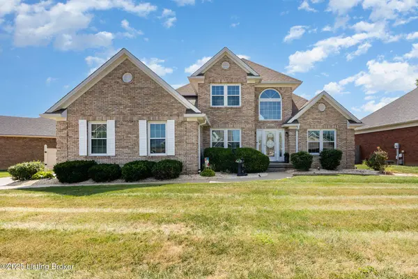 5027 Hunters Point Cir, Louisville, KY 40216