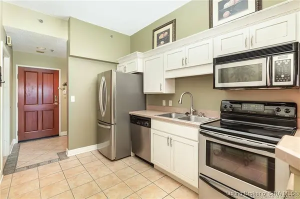 1 Riverpointe PLZ #520, Jeffersonville, IN 47130