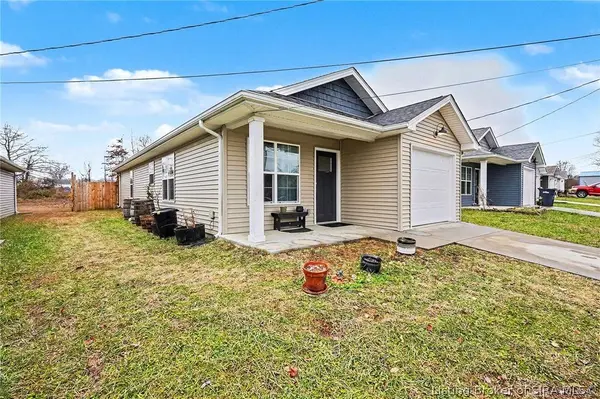 975 Wooded TRL, Scottsburg, IN 47170