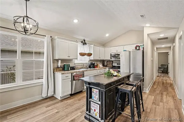 975 Wooded TRL, Scottsburg, IN 47170