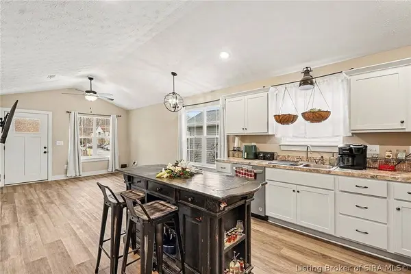 975 Wooded TRL, Scottsburg, IN 47170