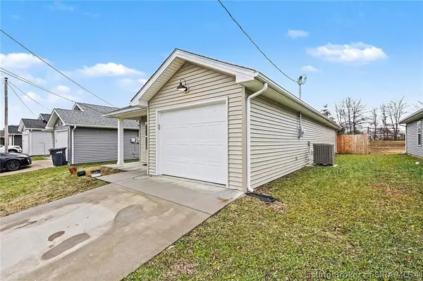 975 Wooded TRL, Scottsburg, IN 47170