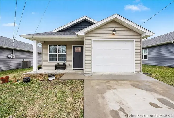 975 Wooded TRL, Scottsburg, IN 47170