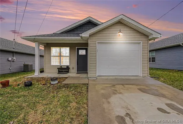 975 Wooded TRL, Scottsburg, IN 47170