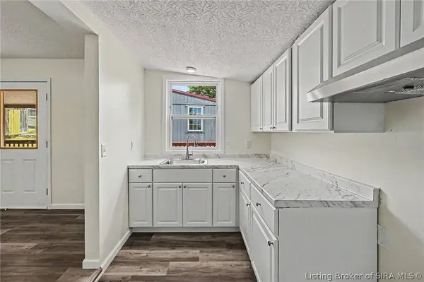 112 Carolyn AVE, Georgetown, IN 47122