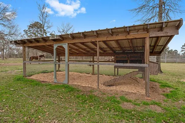 1560 Bowler RD, Waller, TX 77484