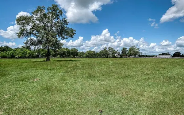 1560 Bowler RD, Waller, TX 77484