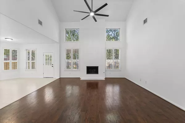 11 Snow Woods CT, The Woodlands, TX 77385