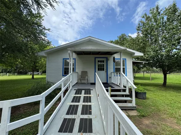 2300 Bowler RD, Waller, TX 77484